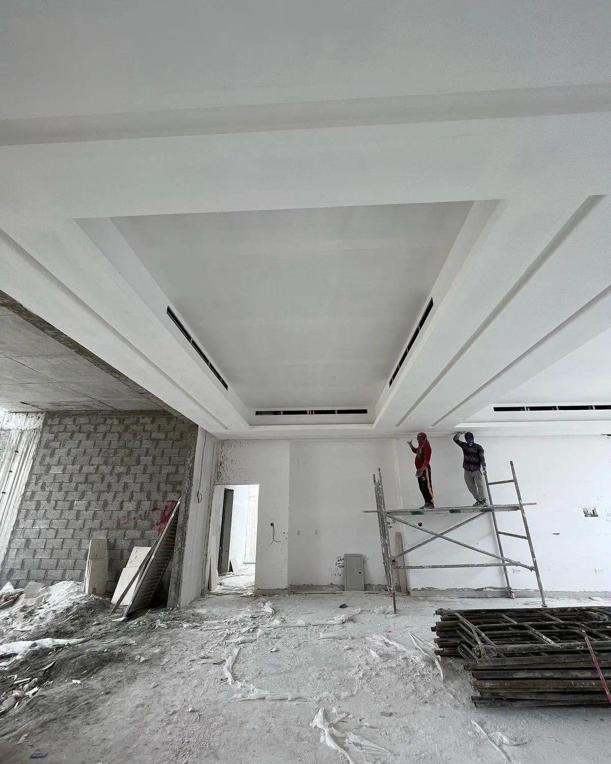 معلم ترميم وصيانة المباني والفلل في الظهران