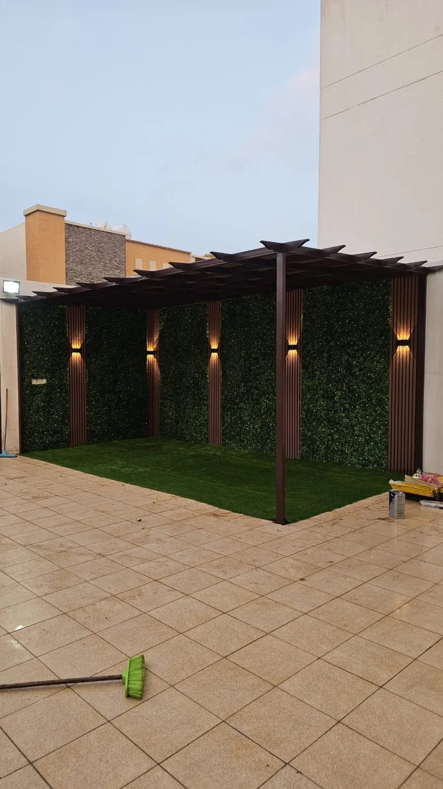 تركيب وتصميم المظلات